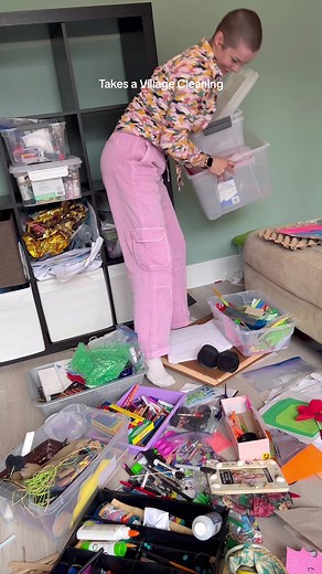 Craft Room Clearing 🤩✨ #declutter #organize #organizer #diy #craftroom #crafting #artist #beforeandafter #cleaningmotivation #mentalhealth #somuchbetter #sundayfunday #fun #sisters #housekeeper #realhome