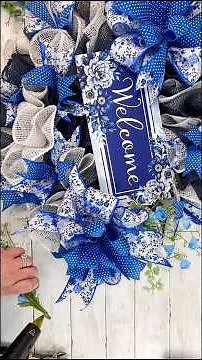 Easy Mesh Ruffled Wreath Anyone Can Make! #MeshWreath #WreathTutorial #DIYWreath #WreathMaking #diy