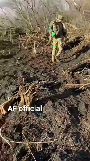 Ukrainian soldiers control the front line of defense #shorts