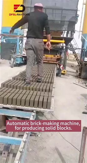 Automatic brick-making machine, for producing solid bricks.#blockmakingmachine #brick #machine