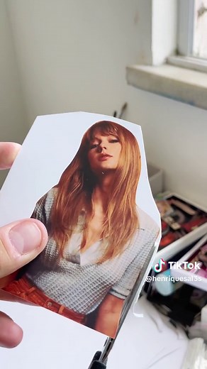Explore THE ERAS 3D Frame with Taylor Swift