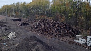[ZOBACZ wideo] Gigantyczny w historii województwa plac budowy Śląskie na nowych torach rozciąga się od Załęża w Katowicach, przez Sosnowiec do Będzina oraz przez Ligotę, Tychy, Pszczynę do Zebrzydowic. PKP Polskie Linie Kolejowe SA wydaje na tą podzieloną na kontrakty inwestycję ponad 10 miliardów złotych. Finał prac w roku 2028. | Stacja Katowice