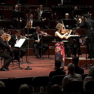 🎻 Hilary Hahn’s new album Eclipse features Ginastera’s Violin Concerto, a strikingly original 20th-century gem. 🎥 Watch now a clip from the third movement’s first part: youtu.be/zpGSUQocYK8 | Deutsche Grammophon - DG