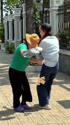 Kind's actions are heartwarming [HAI FOR GOOD] #HaiForGood #kindness #lifelessons #respect #humanity