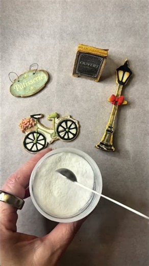 Make Fondant dry hard.