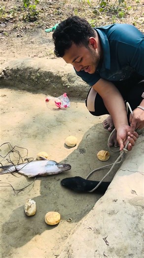 A technique to lure a black snake using fish. #UnitedStates #snake