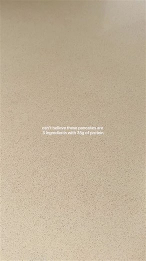 3 ingredient pancakes that actually taste good 🥞 recipe details ⬇️ 1 ripe banana, mashed 2 eggs 1 serving vanilla protein powder Add everything to a bowl and mix with a fork until well combined. Add olive oil or butter to a pan, then spoon the batter into circles. Once bubbling, flip the pancakes and cook for another minute. Once cooked, serve with greek yoghurt, raspberries and maple syrup! Once you try it, you’ll never look back 😉 #3ingredientpancakes #pancakerecipe #pancakes #healthypancake