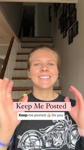 🏍️ Word of the Day: Keep me posted Keep me posted (idiom) Meaning: To regularly update someone with new information or progress. Used when you want to stay informed as things change. Example: “We’re making progress — keep me posted.” 👇leave a comment below using this phrase in a sentence. . . . . #inglesonline #dicasdeingles #english #learnenglish #vocabulary | TruVee LLC