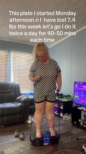 This vibration plate os amazknf highly recommend this to amyone #tiktokshop #mamajune #weightloss #workouts #highlyrecommend