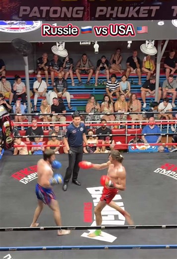 Muay Thaï 🥊 Russe 🇷🇺 contre Américain 🇺🇸 Premier round… et ça part déjà fort #boxe #boxing🥊 #fights #sports #combat