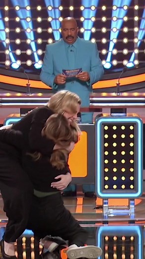 Celebrity Family Feud: Lauren Lapkus vs June Diane Raphael
