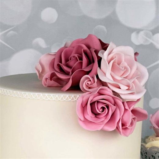 Our Sugar Flower class Stage 1, is designed to teach you the basics of sugar flower making, from creating and shaping sugar petals with cutters and wires to assembling buds, berries and leaves. You will learn how to bring your creations to life with the use of petals dusts and how to arrange them on your cake. Classes at the The Crafty Kitchen are taught by Sarah who has 17 years Sugarcraft experience, classes have a maximum of 6 students giving lots of individual attention. Whether you are a be