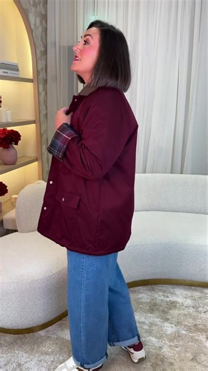 A Burgundy Barn Jacket… Weekend vibes sorted! 🍂 This burgundy barn jacket paired with classic blue denim jeans is the perfect combo for cozy weekend walks or coffee dates - stylish, comfy, and totally effortless! Shop Look👉🏼 https://walkinwardrobeonline.com/collections/burgundy-edit-1 Love Laura Xo | The Walk In Wardrobe Online
