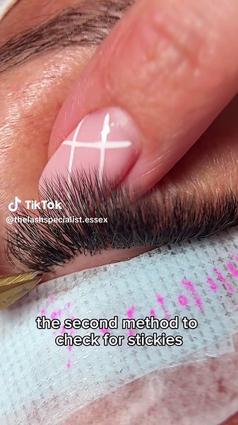 Mastering Lash Extensions: Stickies Prevention Tips