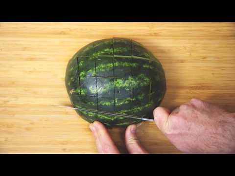 Turn a watermelon into finger food to avoid quick oxidation