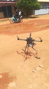 Voici la vidéo du vol d'essai de notre drone quadricoptere. Construit dans le lab Vikba&Co. Pour ceux qui veulent le voir. | Alexandre Ouamdaogo