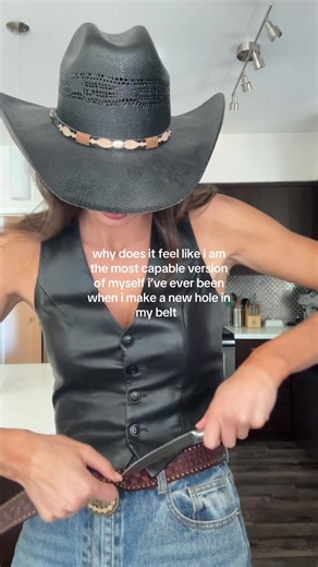 Ellee Duke (@elleeduke)’s videos with Boot Scootin Boogie Real Hypha Remix - RealHypha