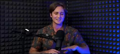 Maksym Wołczyk w podcaście Dwa Bieguny o tym ile obecnie jest w stanie zarobić męska prostytutka w Londynie⤵️🗣️: "Natomiast jeżeli chodzi o o konkrety no to jeżeli ktoś dużo pracuje no to potrafi zarobić tak w Anglii w Londynie 8000 funtów miesięcznie coś w tych rejonach natomiast jeżeli ktoś jest bardziej leniwy no to wtedy 5000 coś tego typu"