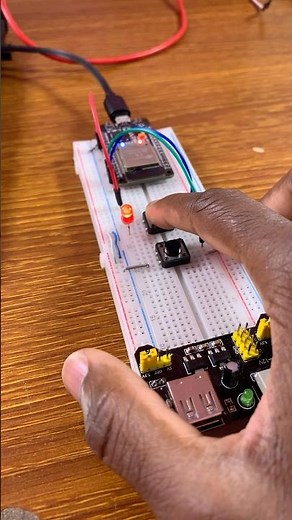 Gradually Controlling LED intensity light with ESP32 using 2 Buttons #arduino #engineering