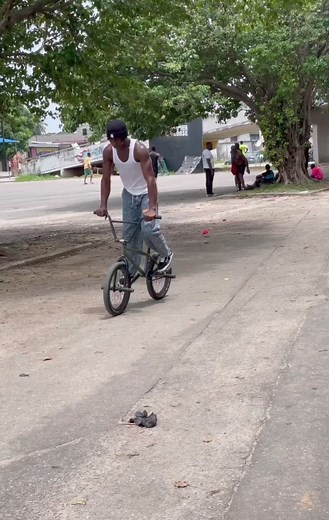 Damilare - Pro BMX tricks #bmx #nigeria #lagos #stunts #awesomealpharetta #viralpost #gopro #ride | Ryder sid