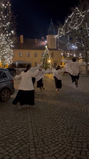 @mladez_litomysl on Instagram: "Link in bio. Nech Vianoce nekončia (Let Christmas never end) John 16:33: “In this world you will have trouble. But take heart! I have overcome the world.” Jan 16,33: „Na světě zakoušíte soužení, ale buďte stateční – já jsem přemohl svět.“ #god #jesus #help #support #christmas"