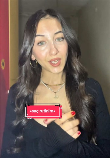 Saçlarına çok fazla masraf yapmak zorunda değilsin ama 1-2 tane ürünüm olsun, saçlarıma iyi gelsin diyosan kendi kullanıp memnun kaldığım ürünleri anlattım🤍 en çok sorduğunuz soru saçlarına ne kullanıyosundu, bu dönemki saç bakım favorilerim sizlerle👉🏻👈🏻 @Hoito Kozmetik @Humanz @Kallos Cosmetics Türkiye @Restorex @L’Oréal Paris *reklam yoktur