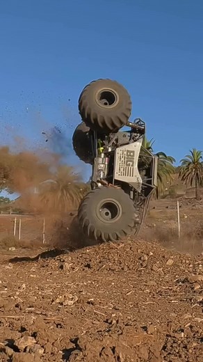 Offroad Monster Truck Flippin' Frenzy