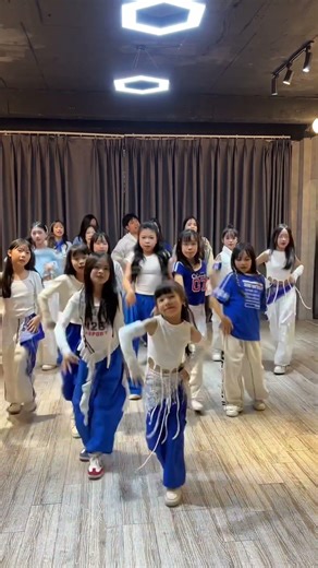 Who’s dancing Big Guy with Trà?