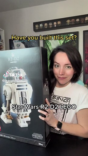 Building and Reviewing the Lego Star Wars R2-D2 Set