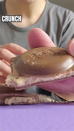 ASMR Bon o Bon chocolate 🍫 | crunch real #asmr #shorts #chocolate #crunchy #satisfying #crunchy #yt