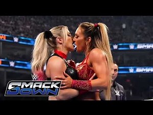 WWE: Divas Alexa Bliss Kissing Charlotte Flair
