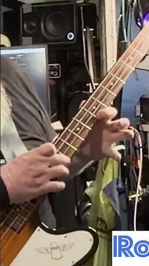 More attempted tapping #sweetwater #dothingsyoudontwanttodo #bass #delay #fx600 #behringer