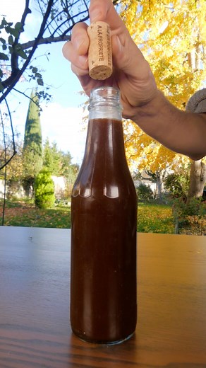 81K views · 506 reactions | Le tamari : la célèbre sauce soja japonaise  Elle ne contient pas de gluten, car, contrairement au shoyu, le blé ne fait pas partie de la liste des ingrédients, ce qui lui donne un goût moins sucré, et plus puissant ! | Ferment'Nation | Facebook