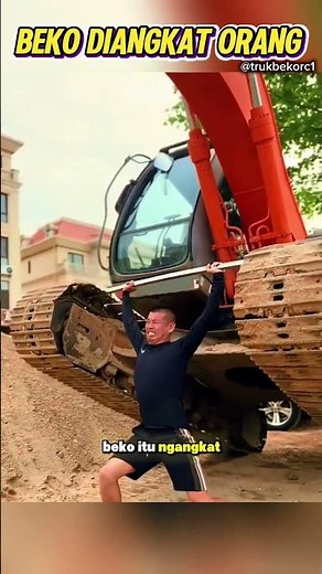 Guy trying to lift an excavator. Hilarious! #excavator #excavator