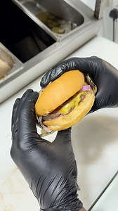  Watch the sizzle! Juicy patties, melty cheese, and grill marks that hit different. 燎 Perfect burger flip = chef’s kiss. Who's hungry?  #Foodie #GrillMaster #BurgerLover #FoodTok #CheesePull #HomemadeDelight #BurgerGoals #FoodVideos | Oh My Grill | Facebook