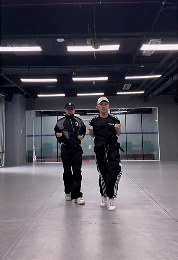 ချစ်မ @KayKayMoe - Official ရဲ့ “ Show ‘Em What You Got “ Dance Challenge ✨💕 DC : 🙋 #show_em_what_you_got #kaykaymoe #dancechallenge