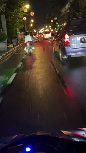 Esteriknya bandung setelah hujan#bandunghits #jalanmalam #fypage