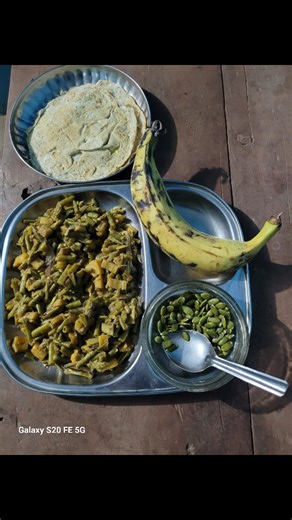 Raja Sekharan on Instagram: "Closed eyes balancing....improve concentration, control, coordination, activities nervous system....yesterday's dinner. 25gm pumpkin seeds, raw banana +green legumes +onion cooked, 4 egg whites +1 whole egg cooked, 1 banana...just shown what I eat .. #calisthenics #5oplus #fitness #motivation #inspiration"