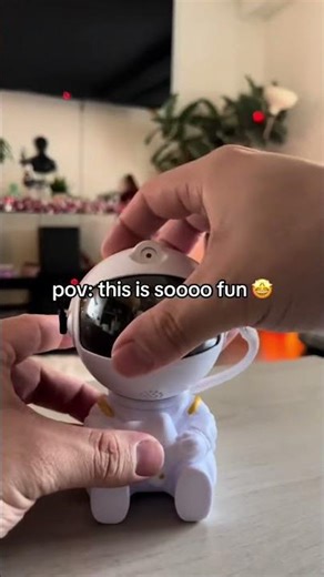 “This Astronaut Lamp Turns Your Room Into Space 🌌🚀”