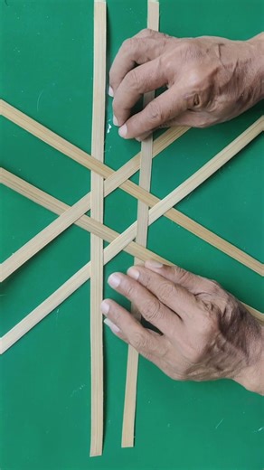 Starting from a simple hexagon, art. #bamboocraft #bambooart #handmade #craftprocess #diycraft