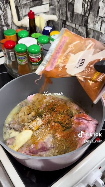 Je partage ici la richesse de la gastronomie togolaise 🇹🇬 à travers mes recettes. L’objectif : faire découvrir ce qu’on mange au Togo au monde entier 🌍 Des recettes de chez nous, parfois revisitées, parfois venues d’ailleurs, mais toujours avec amour. N’hésitez pas à me soutenir, à donner vos avis et à faire partie de l’aventure 🍲……..✨#universtogo🇹🇬🇹🇬 #ideerecette #👩🏾‍🍳togofood🇹🇬 #tiktokfrance🇨🇵 #pourtoiii