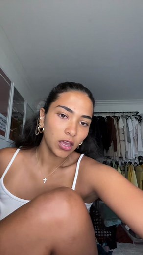 girls stop scrolling and listen