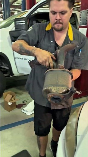 Malibu Catalytic Converter Swap 🚗💨#service #technician #chevrolet #chevy #malibu