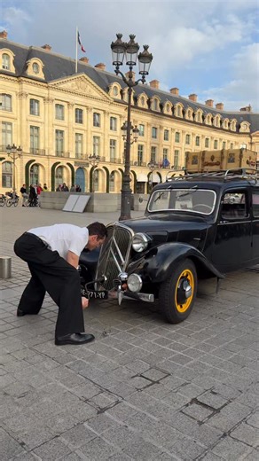 50% du temps ça marche tout le temps. Le démarrage à la manivelle n’est pas obligatoire, mais c’est le plus satisfaisant. 💪🚗💨 | The French Drive