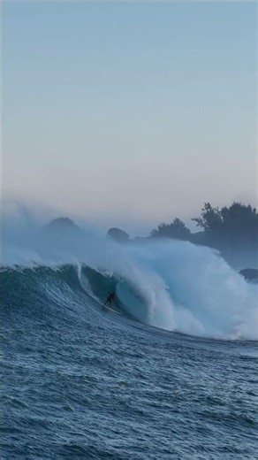 Dawn Chaos at Waimea Bay Before The Eddie
