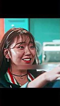 To ona była najbrzydszą dziewczyną w szkole...