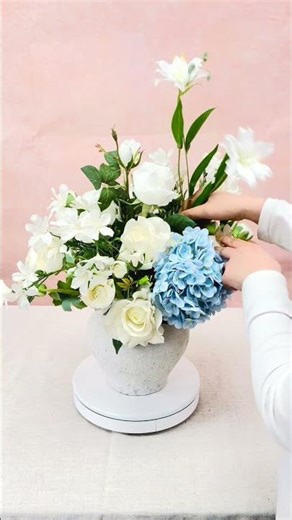 08 Soft Hydrangea & Lily Centerpiece Tutorial for Beginners