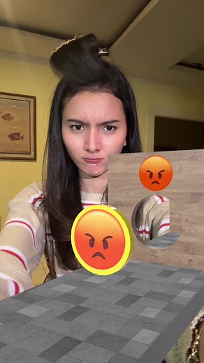 Aini Main Games dengan Emoji: Malaikat Tak Bersayap