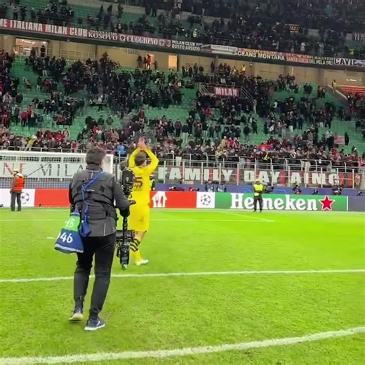 🤩 Ein ganz wichtiger Sieg und eine tolle Teamleistung des BVB in Mailand! Doch wieder einmal mehr wusste eine Person ganz besonders zu überzeugen: Der MOTM Mats Hummels! 👏 | Borussia Dortmund