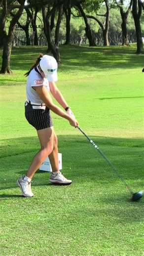Please enjoy her driver swing from the front view. #golf #golfswing #driverswing